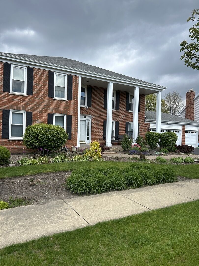Property Photo: 690 Waterford Drive IL 60016