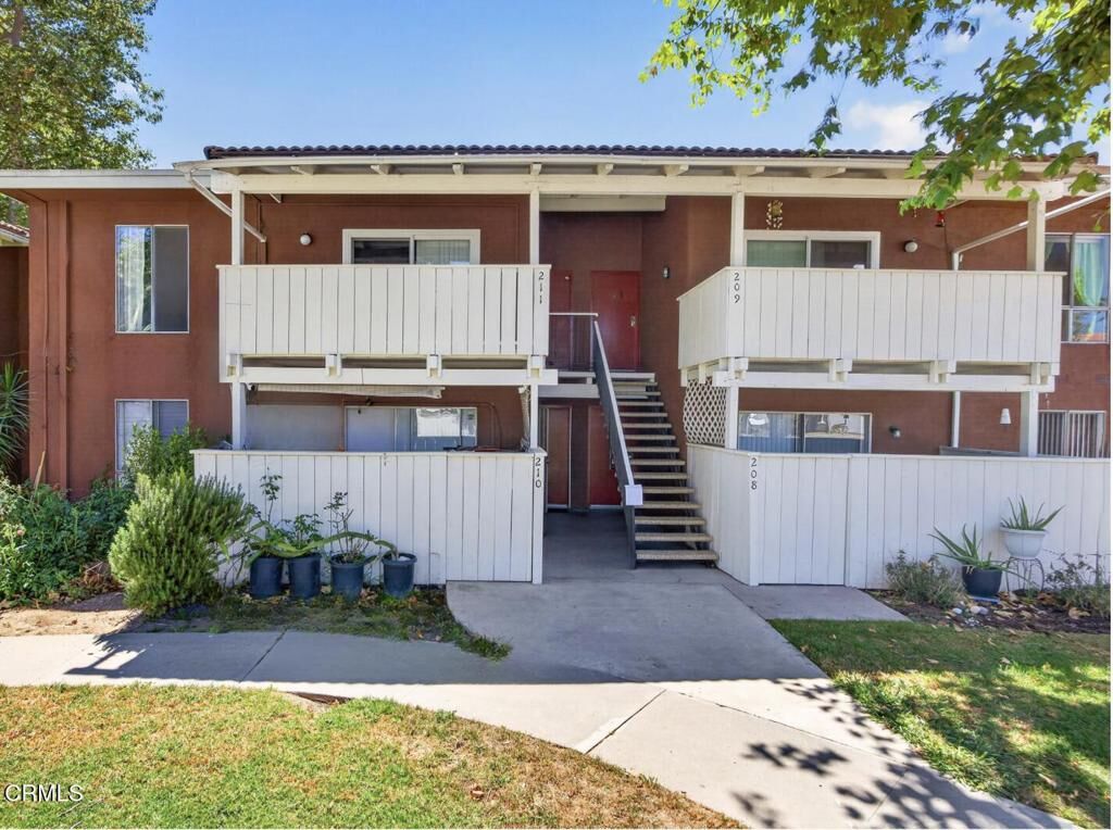 Property Photo:  1300 Saratoga Avenue 211  CA 93003 