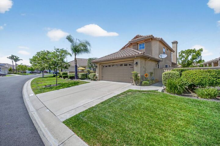 Property Photo:  40455 Via Tapadero  CA 92562 