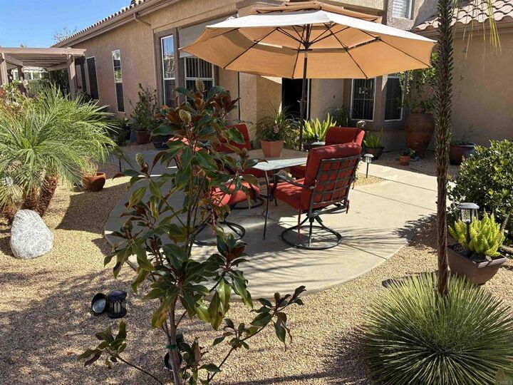 Property Photo:  40455 Via Tapadero  CA 92562 