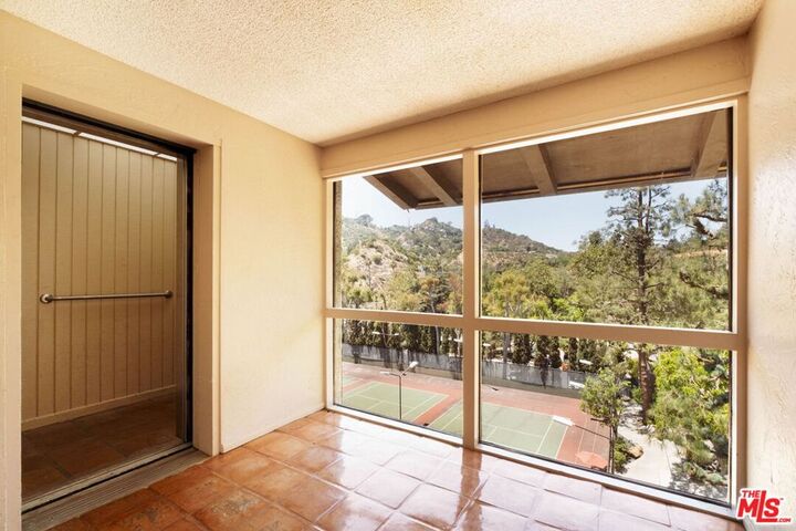 Property Photo:  2700 Cahuenga Boulevard 4303  CA 90068 
