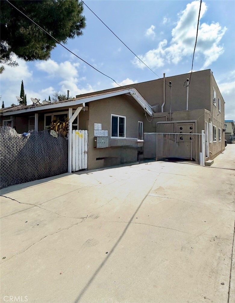 Property Photo:  6924 Gentry  CA 91605 