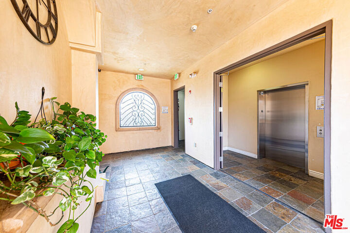 Property Photo:  5057 Maplewood Avenue Ph4  CA 90004 