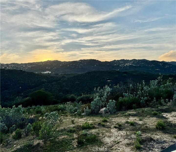 Property Photo:  18 Calle Bandido  CA 92562 