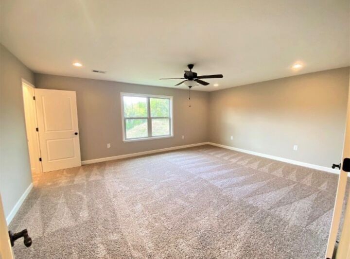 Property Photo:  1002 Villa Cir  TN 37090 