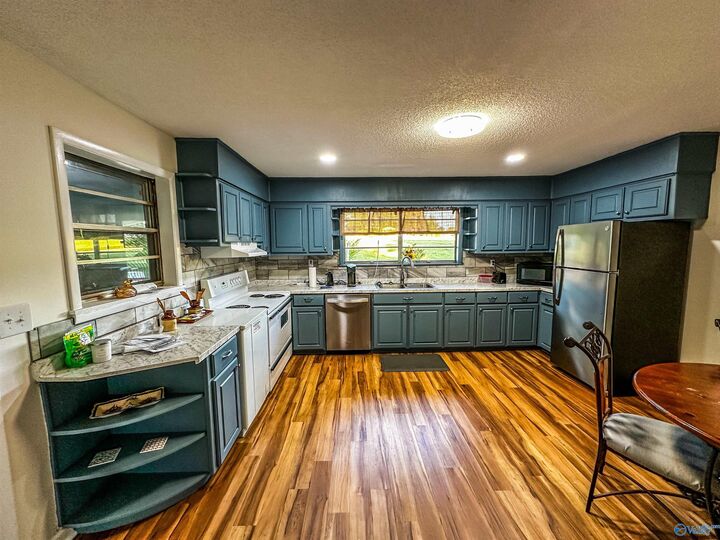 Property Photo: 105 County Road 185 AL 35619