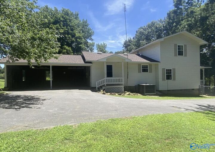 Property Photo: 1066 County Road 10 AL 35957