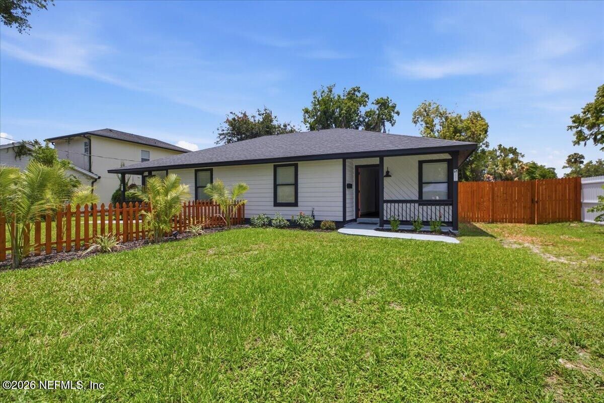 Property Photo: 2012 Kingswood Road FL 32207