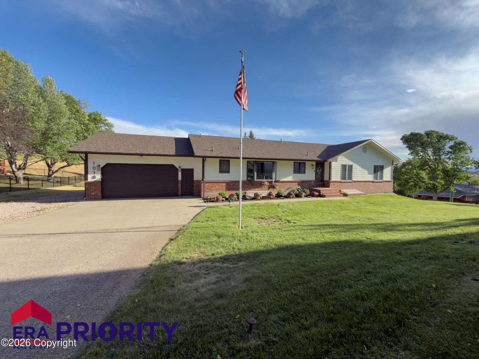 Property Photo: 1010 Warren Ave - WY 82716