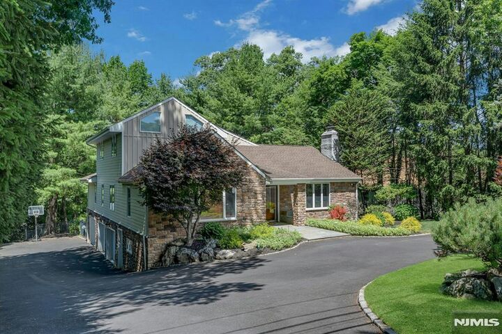 Property Photo:  27 Hamilton Drive West  NJ 07006 