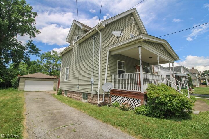 Property Photo:  1654 Everett Avenue  OH 44514 