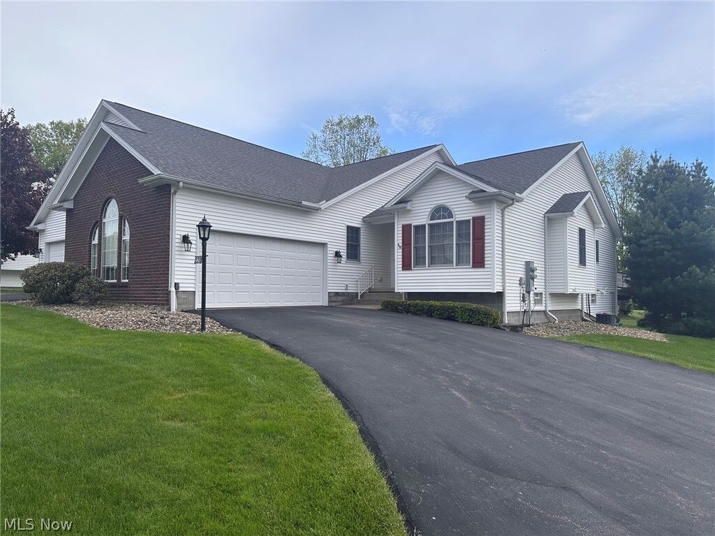 Property Photo: 220 Cranberry Court OH 44483