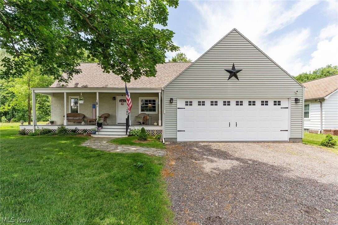 Property Photo: 10060 Salem Warren Road OH 44460