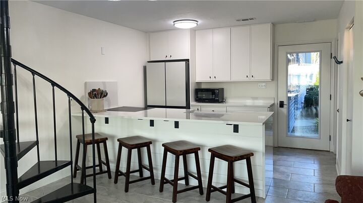 Property Photo:  208 Park Avenue 9  OH 44030 