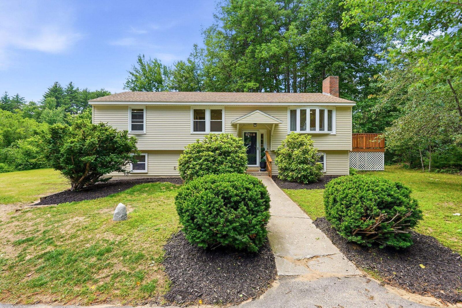 Property Photo: 632 Raymond Road NH 03036