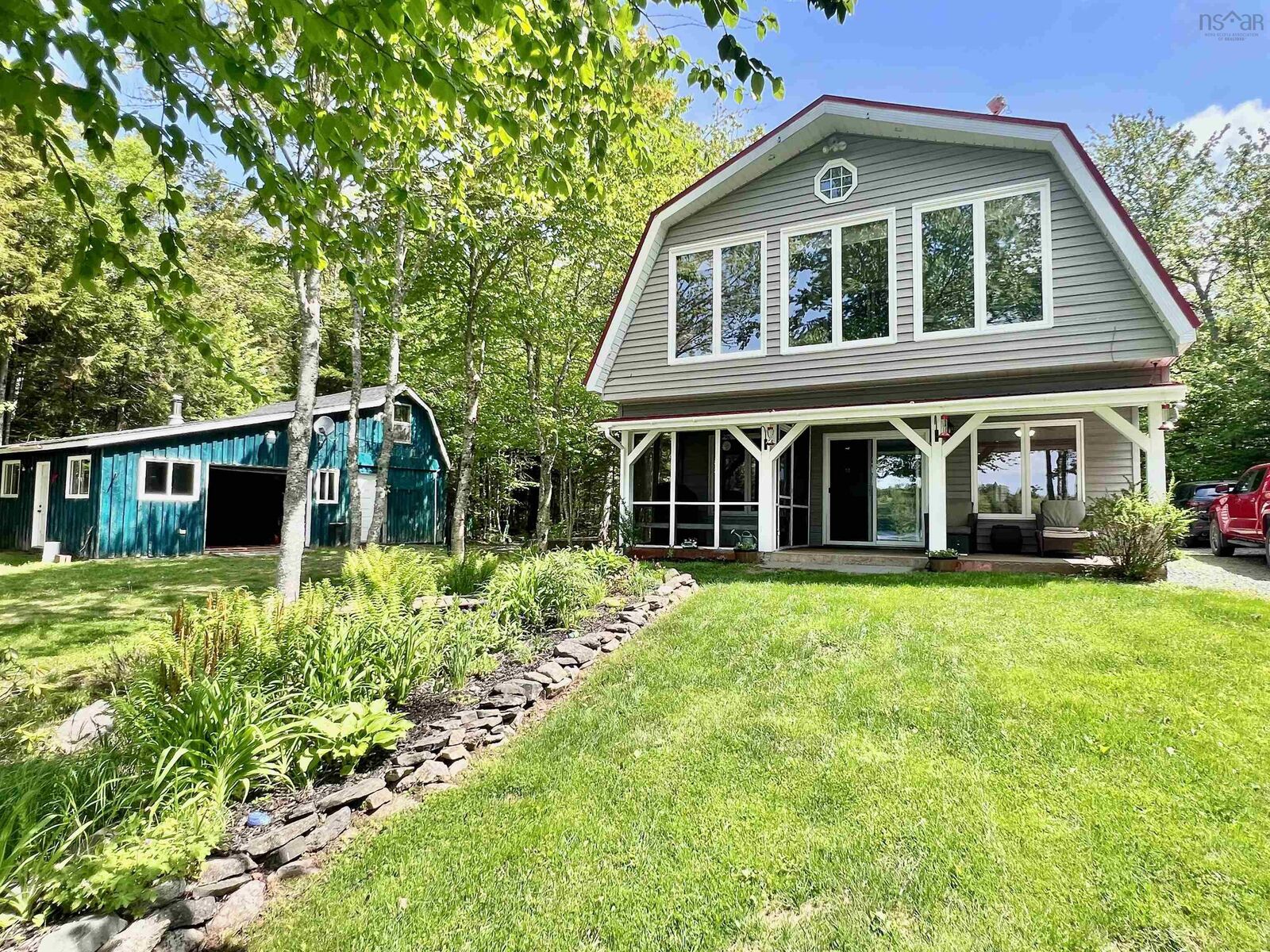 Property Photo: 172 Hillcrest Drive NS B0N 2M0