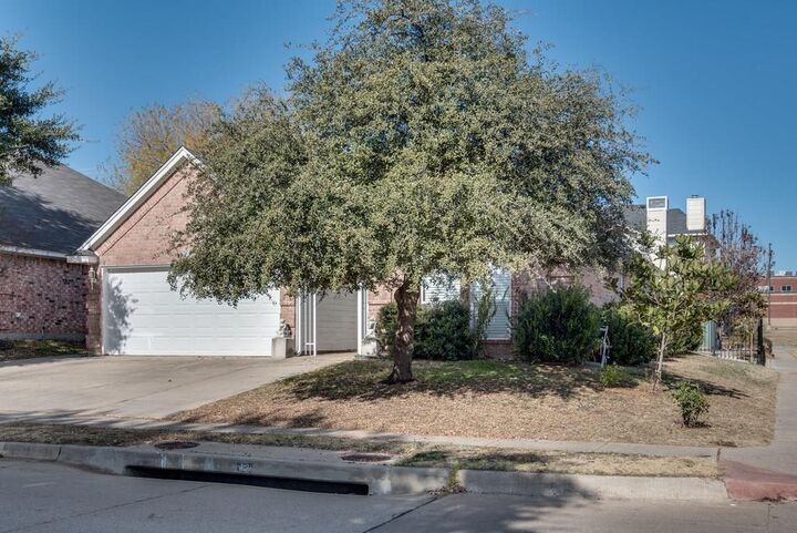 Property Photo:  8841 San Joaquin Trail  TX 76118 