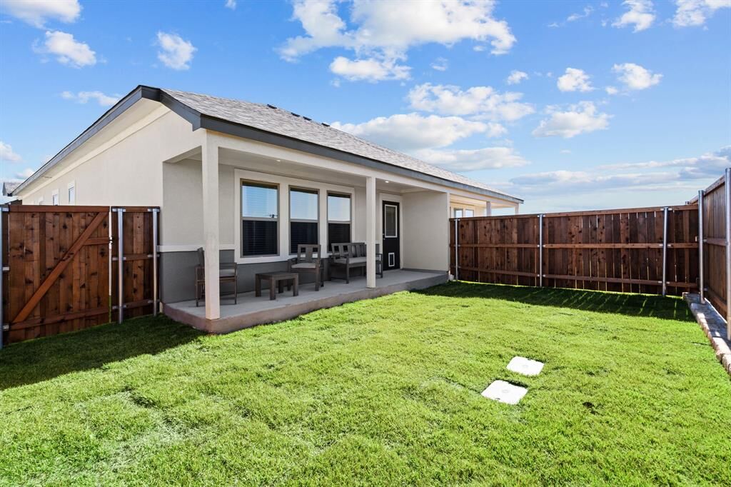 Property Photo: 4770 N Luxe Lane 302B TX 76207