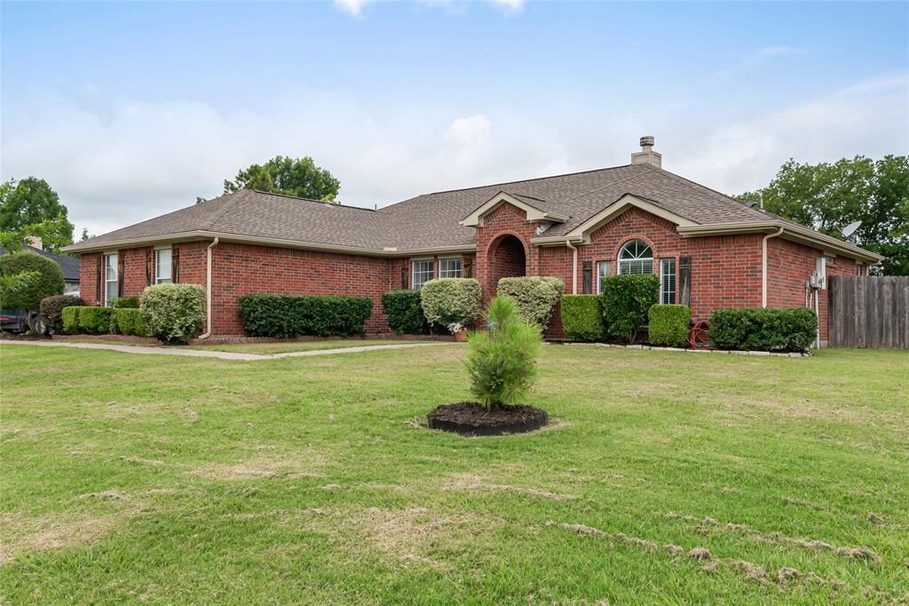 Property Photo: 105 Margaret Street TX 75189