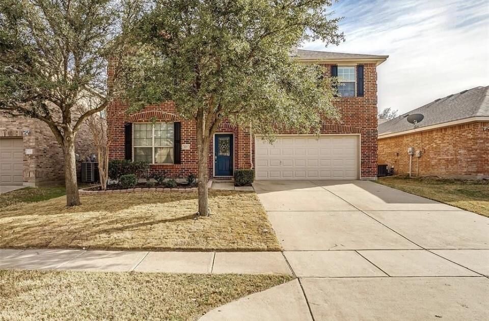 Property Photo: 425 Iron Ore Trail TX 76131