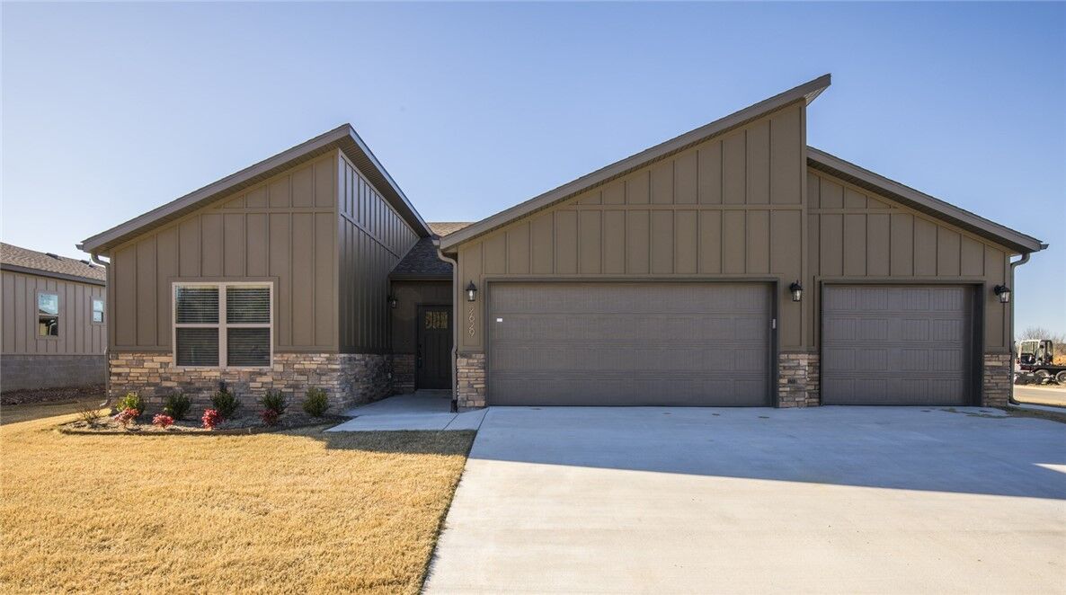 Property Photo: 2629 N Justin Drive AR 72704