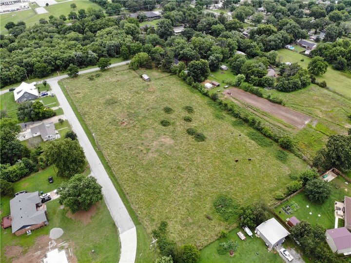 Property Photo:  513 N Byers Avenue  AR 72734 