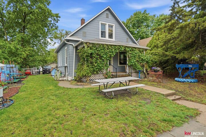 Property Photo: 1325 N 21 Street NE 68503