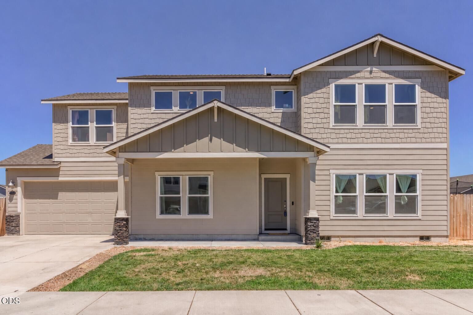 Property Photo: 300 NW Double Eagle Avenue OR 97741