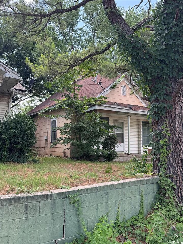 Property Photo: 636 N Bell OK 74801