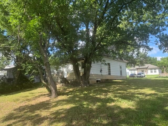 Property Photo: 324 N Cleveland Avenue OK 74801