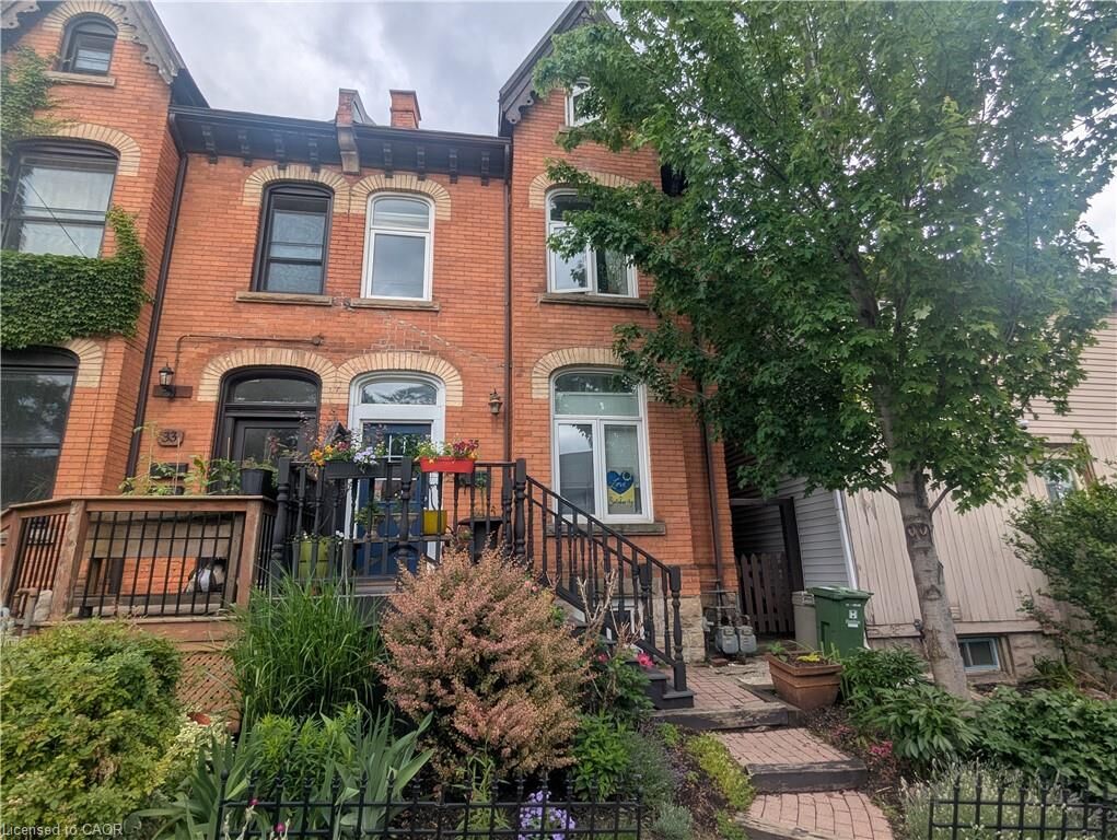 Property Photo:  35 Pearl Street S Upper  ON L8P 3W7 