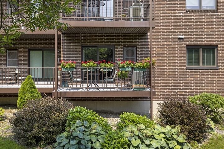 Property Photo:  7 Ledgewood Way 4  MA 01960 