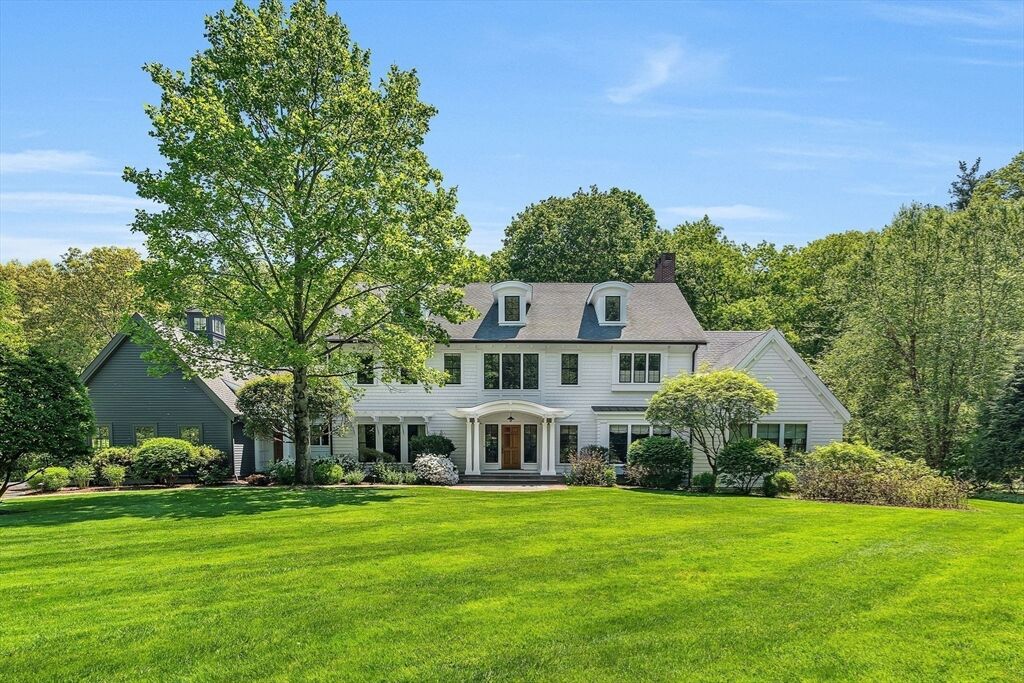 Property Photo:  10 Chandler Circle  MA 02493 