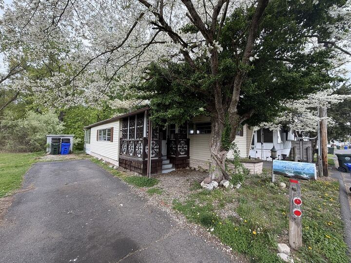 Property Photo: 31 Rivermead CT 06118