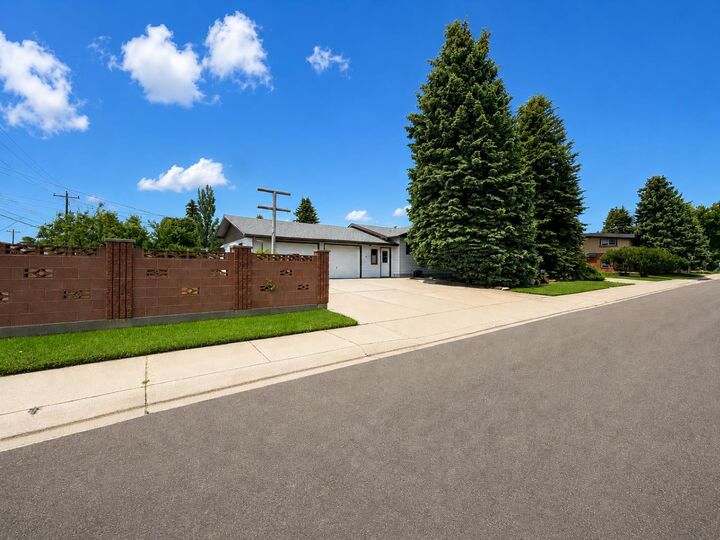 Property Photo: 2015 24 Street S AB T1K 2M6
