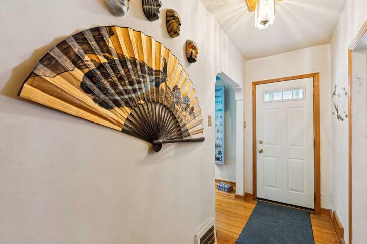 Property Photo: 833 20 Avenue NW AB T2M 1E4