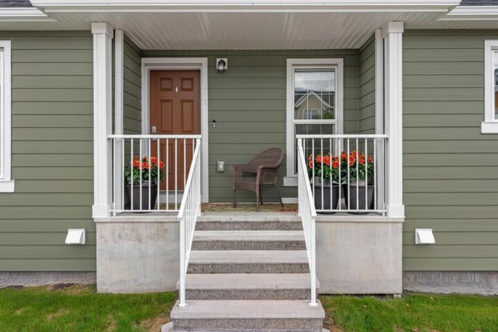 Property Photo: 2400 Ravenswood View SE 1017 AB T4A 0V7