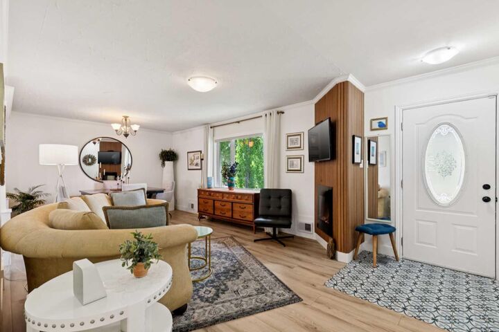 Property Photo: 3016 29 Street SW AB T3E 2L1