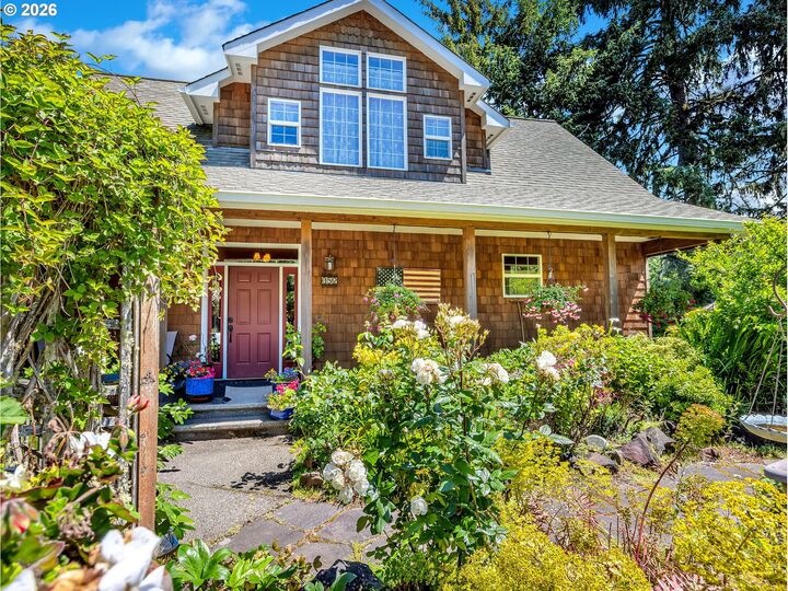 Property Photo: 952 SW Long Lake Dr OR 97146