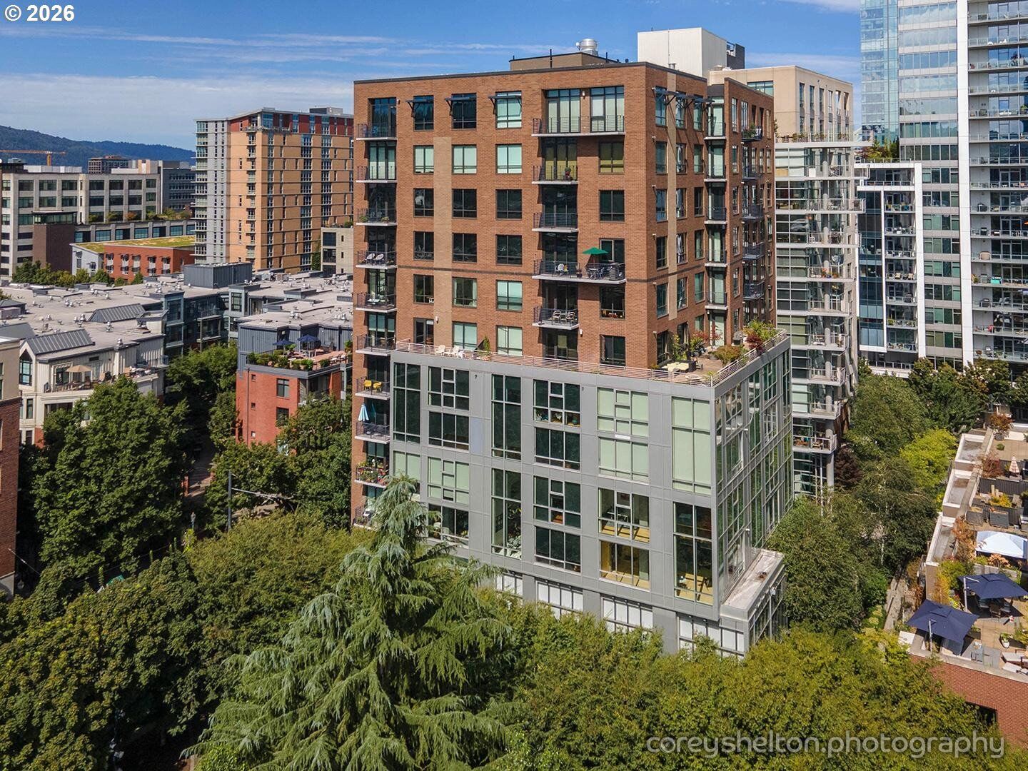 Property Photo:  922 NW 11th Ave 404  OR 97209 