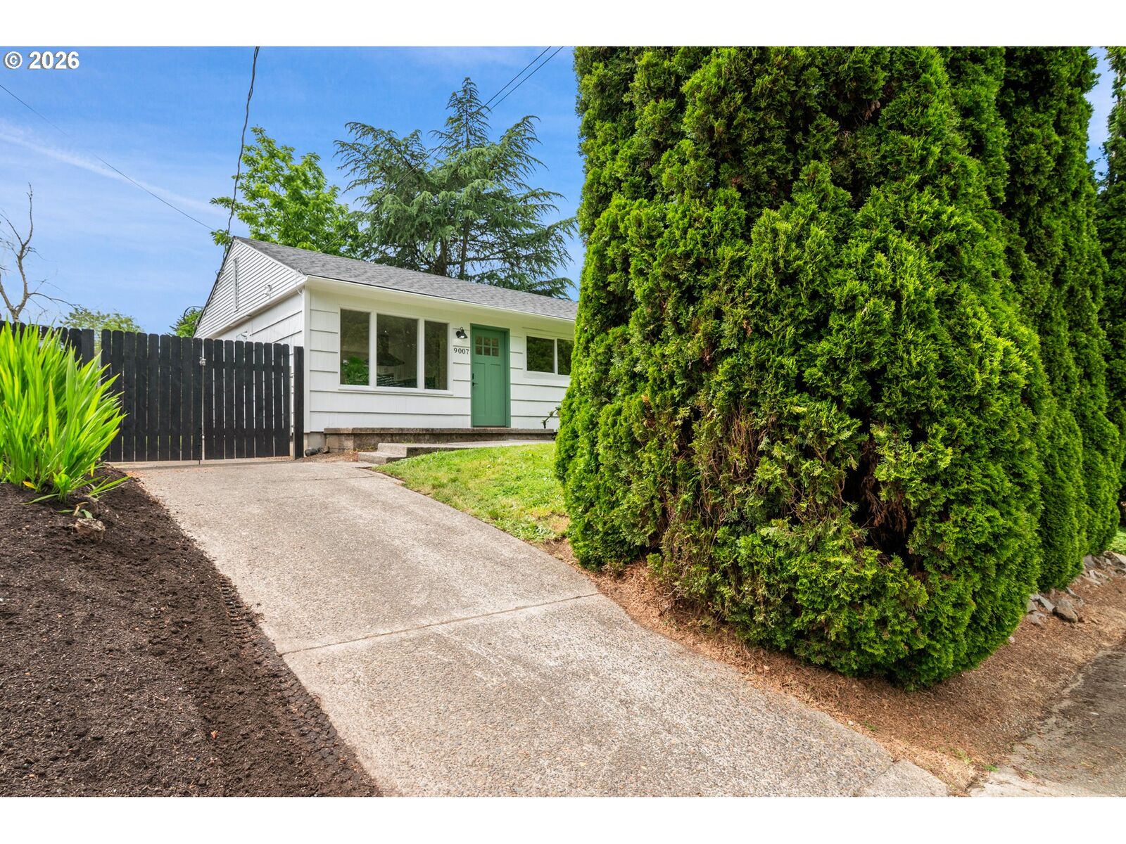 Property Photo: 9007 N Curtis Ave OR 97217