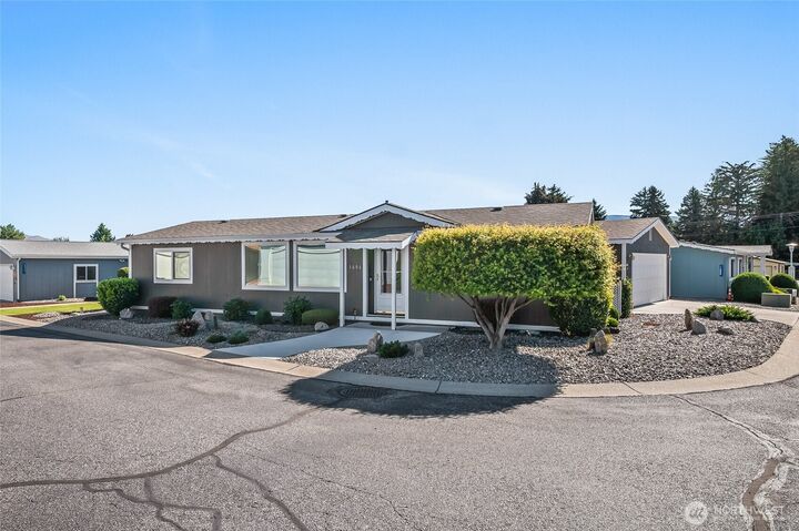 Property Photo: 1606 Twin Peaks Drive 50 WA 98801