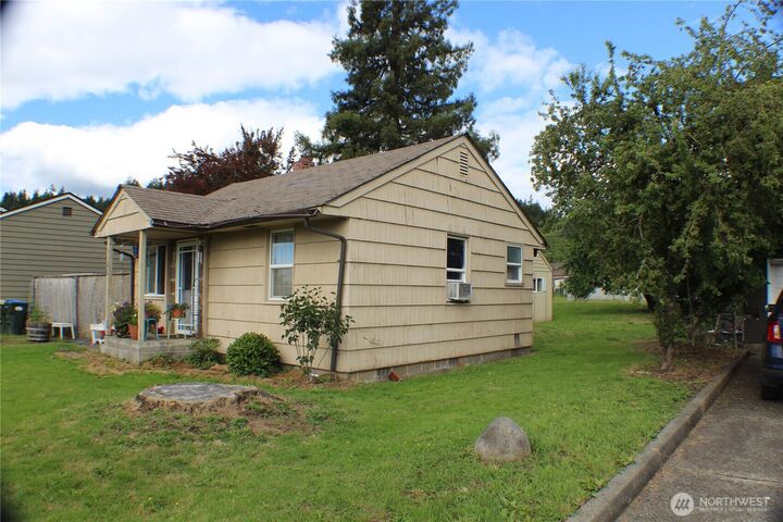 Property Photo:  336 SW 15th Street  WA 98532 