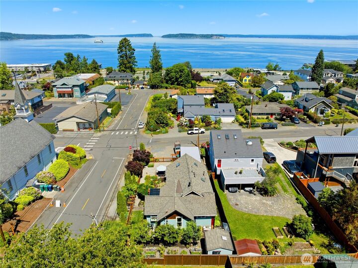 Property Photo:  308  Loveland Avenue  WA 98275 