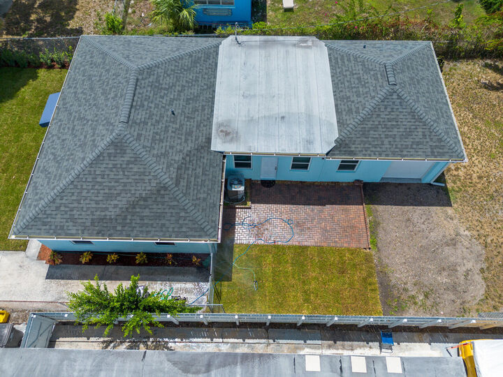 Property Photo: 957 30th Street FL 33407