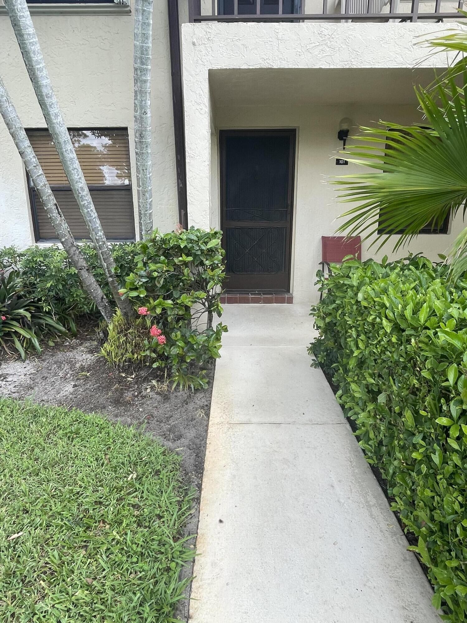 Property Photo:  4598 Lucerne Lakes Boulevard E 101  FL 33467 