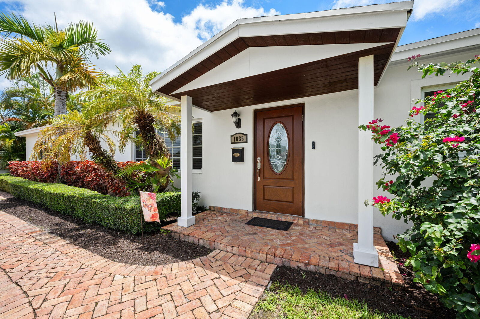 Property Photo: 1035 SW 100th Court FL 33174