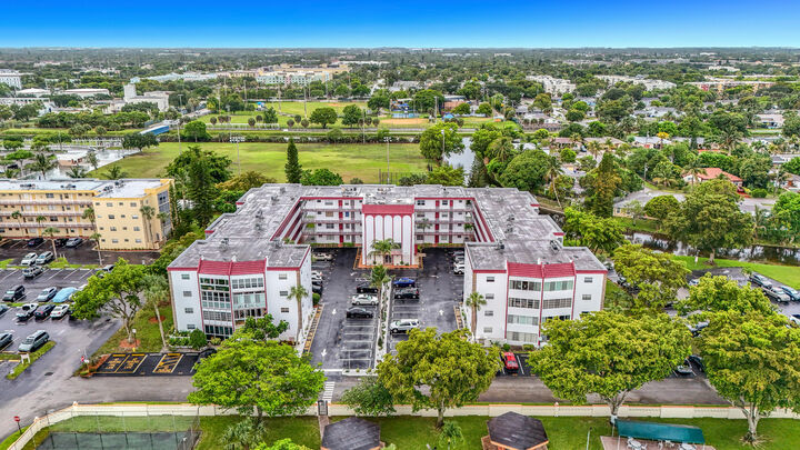 Property Photo:  4270 NW 40th Street 401  FL 33319 