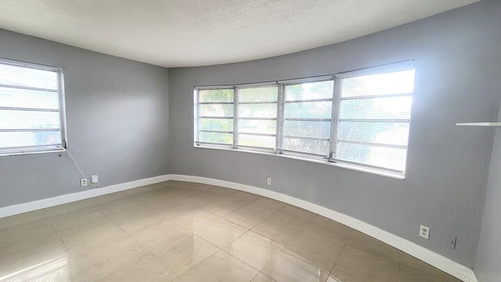 Property Photo: 1821 NE 56th Street 4 FL 33308