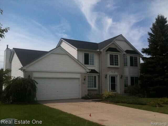 Property Photo: 957 Meadowbrook Way MI 48381